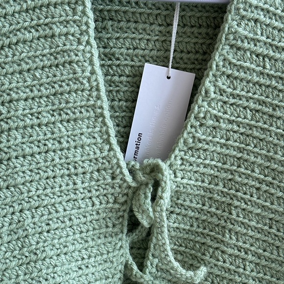 Reformation Oak Vintage Top in Green - Picture 3 of 4